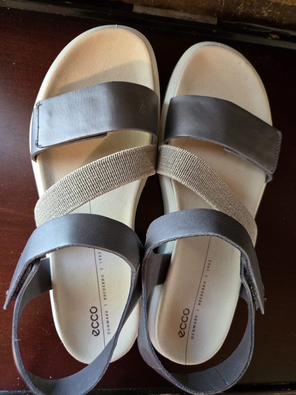 Ecco Women's Silver and Beige Strap Sandals
